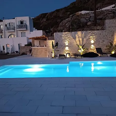 Plaka's Petite Seaside View * Pláka